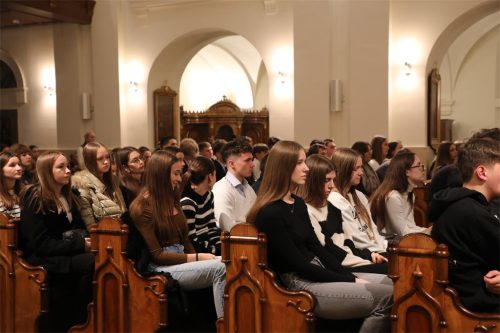 Nadbiskup-Kutlesa-predvodio-misu-na-spomendan-sv.-Cecilije-na-kraju-smotre-zborova-katolickih-srednjih-skola-20