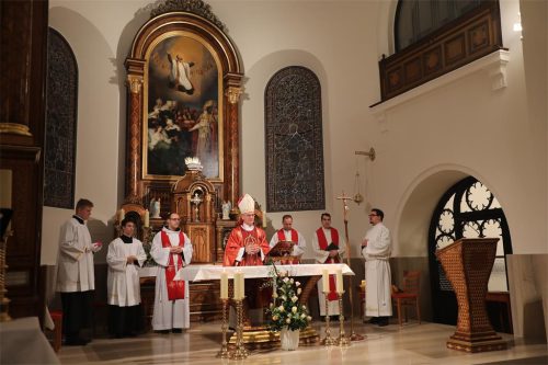 Nadbiskup-Kutlesa-predvodio-misu-na-spomendan-sv.-Cecilije-na-kraju-smotre-zborova-katolickih-srednjih-skola-42